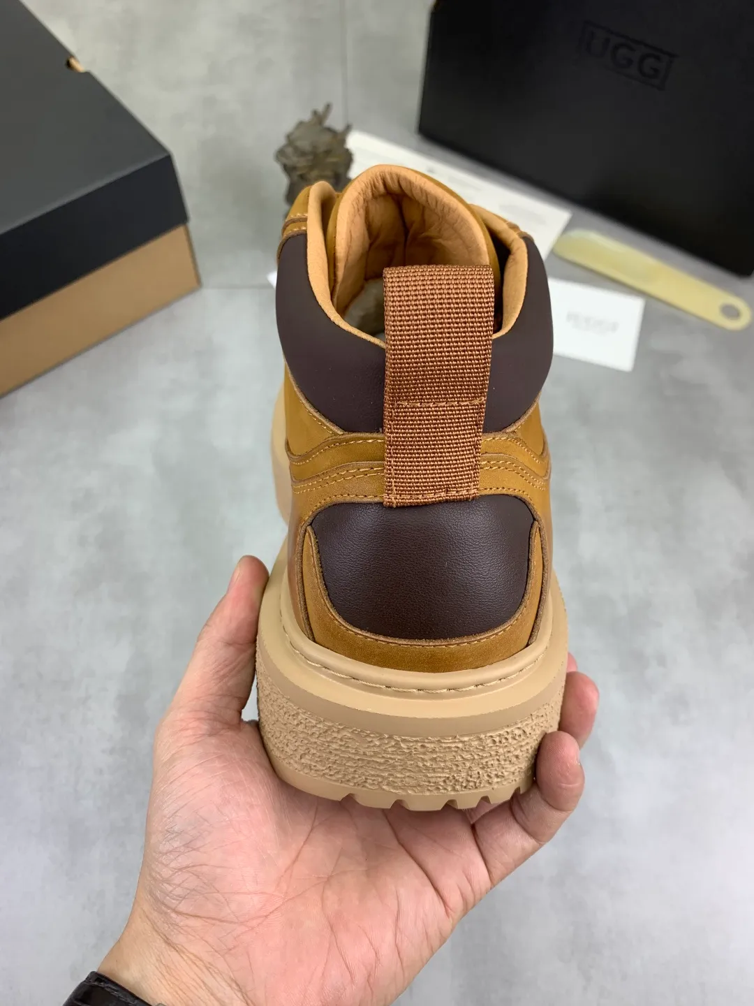 Men's men's shoes 💰P660 New arrival 🆕🆕🆕 IUGGI men's British style high-top large-toe work shoes new American retro genuine leather thick-soled board shoes lace-up mid-top short boots full genuine wool wear-resistant non-slip outsole fashion trend Size: 39-44 two colors